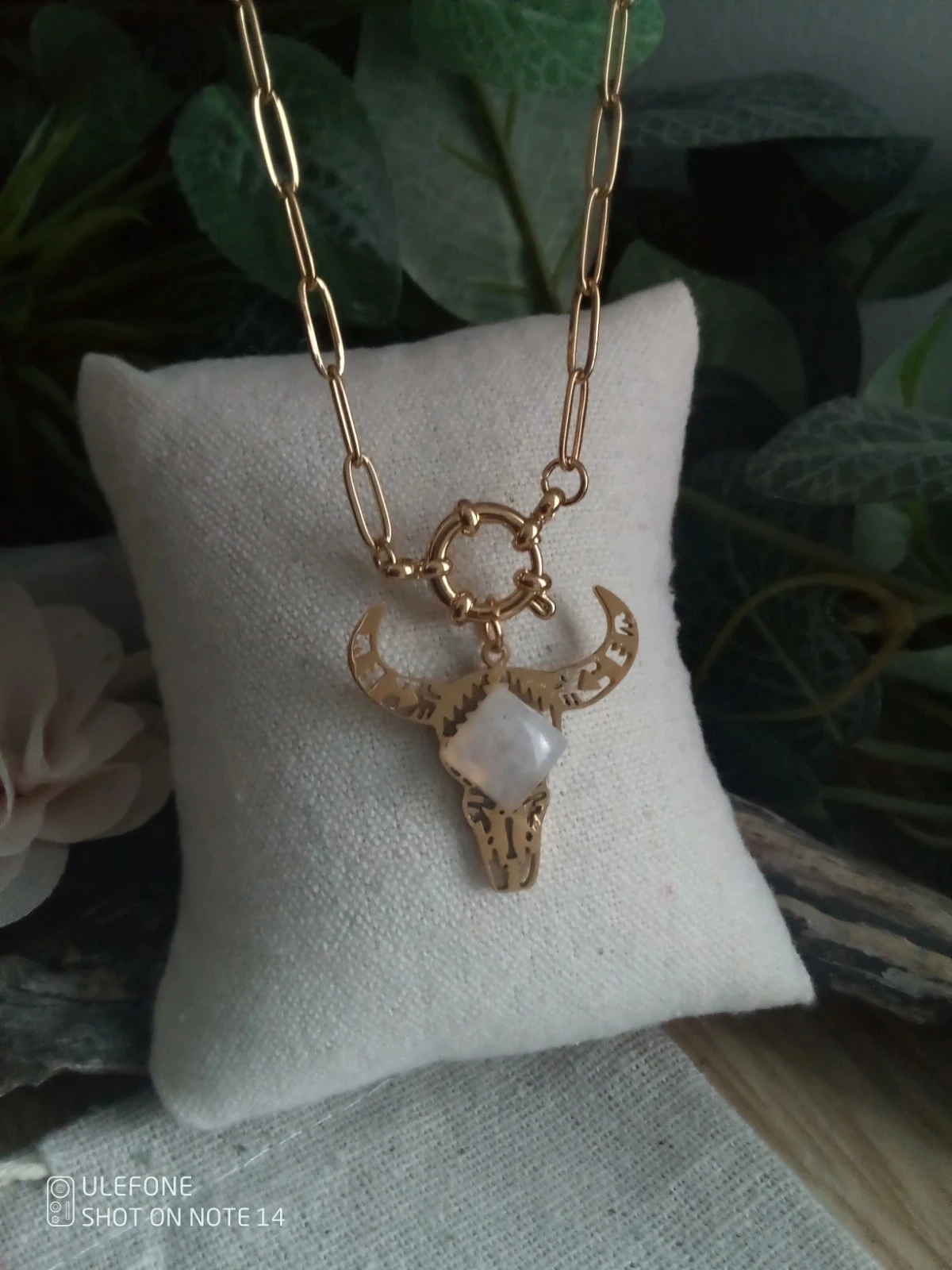 Collier tête de taureau et pierre de lune – photo 3